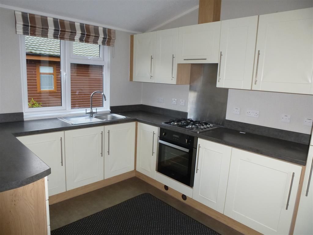 2 bed lodge for sale in Auchterarder PH3, £97,500