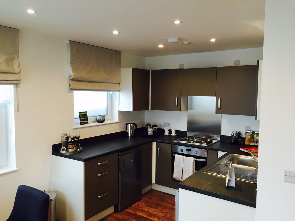 1 bed flat for sale in Stoke Road, Slough SL2, £249,950