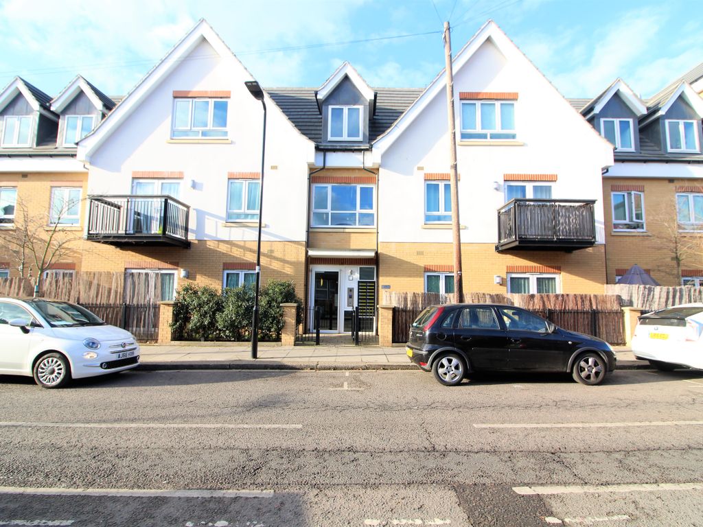 1 bed flat for sale in Featherstone Road, Southall UB2, £219,950