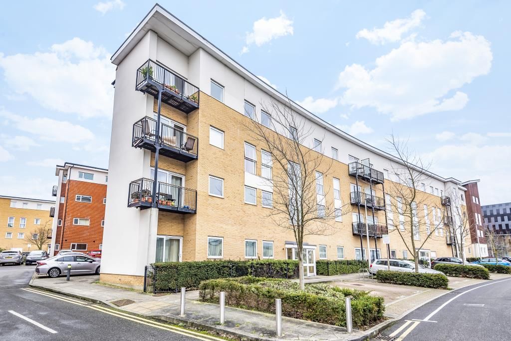2 bed flat for sale in Reading, Berkshire RG2, £185,000