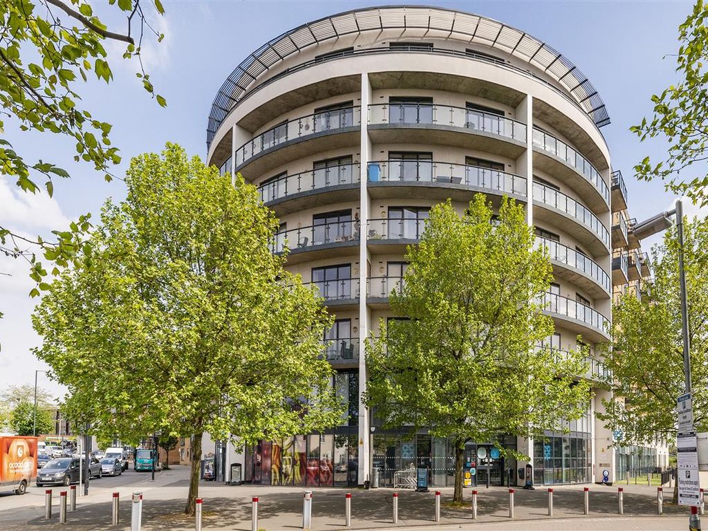 1 bed flat for sale in Reed House, 21 Durnsford Road, Wimbledon SW19, £285,000