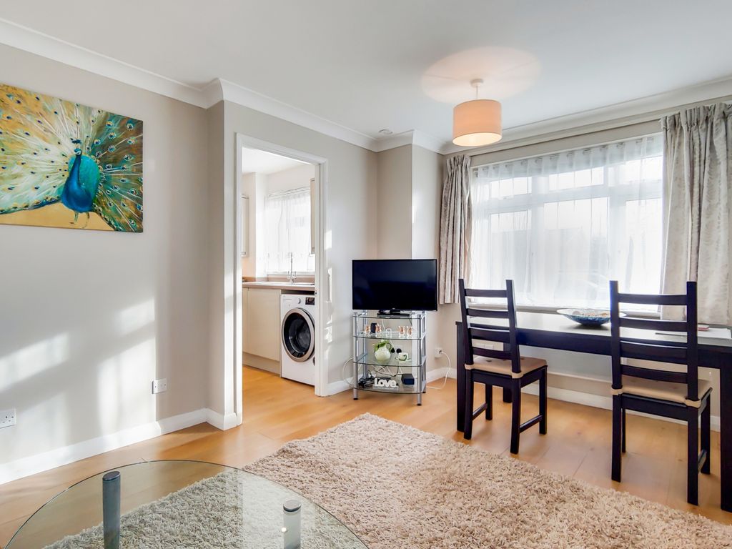 1 bed flat for sale in Wentworth Fields, Hayes UB4, £230,000
