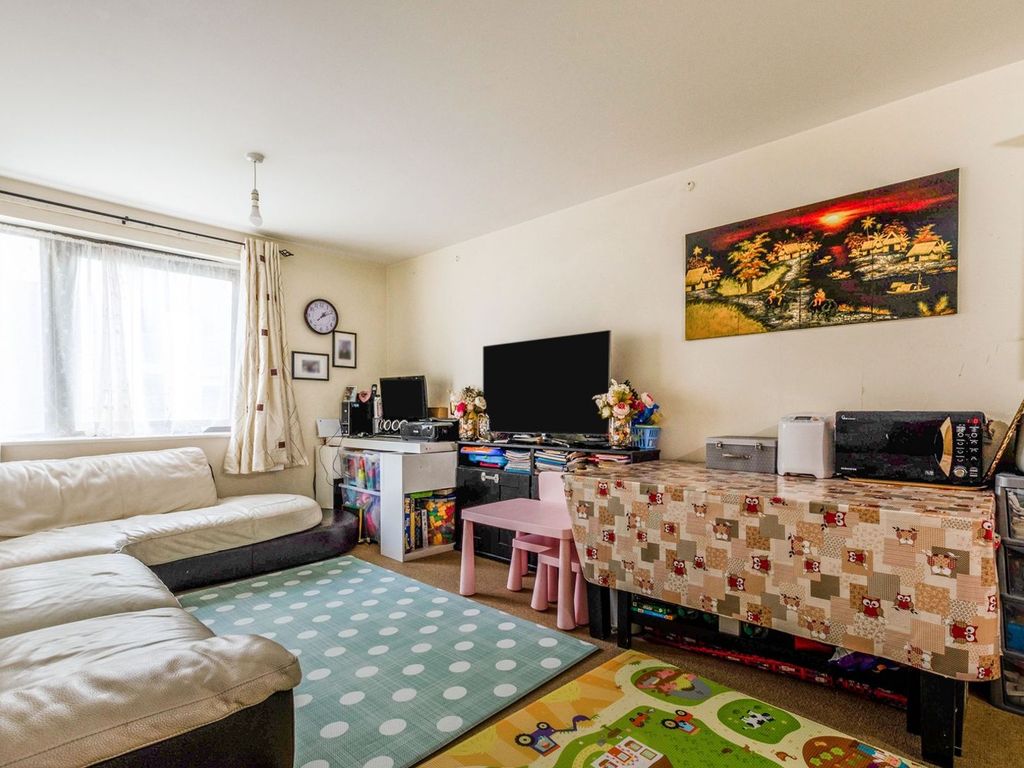 1 bed flat for sale in Victoria Road, Acton W3, £112,000