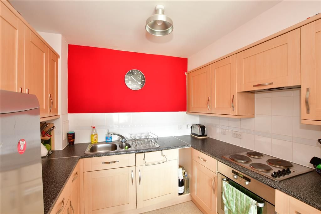 1 bed flat for sale in Commonwealth Drive, Three Bridges, Crawley, West Sussex RH10, £185,000