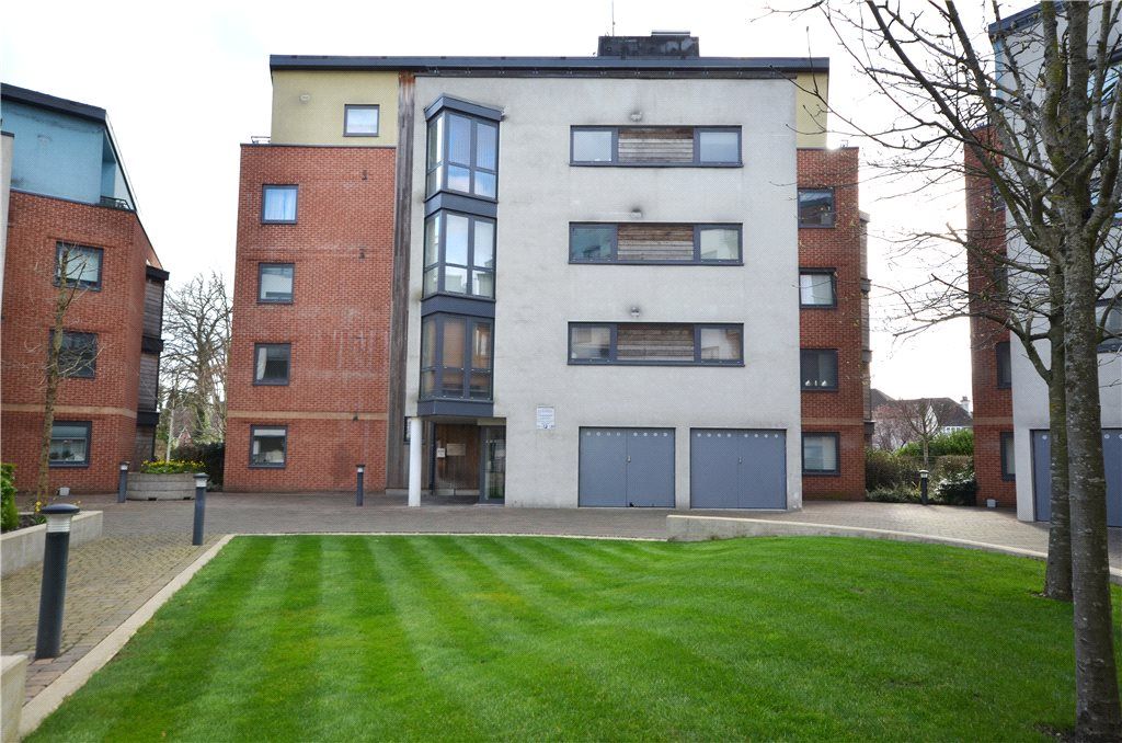 2 bed flat for sale in The Courtyard, Southwell Park Road, Camberley GU15, £220,000