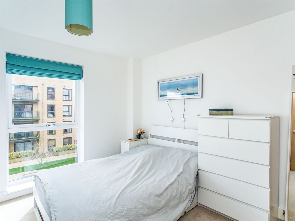 1 bed flat for sale in The Embankment, Nash Mills Wharf, Hemel Hempstead HP3, £220,000