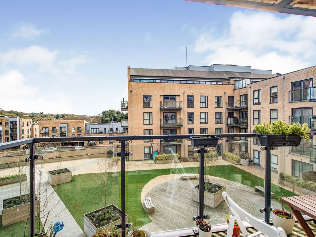 1 bed flat for sale in The Embankment, Nash Mills Wharf, Hemel Hempstead HP3, £220,000