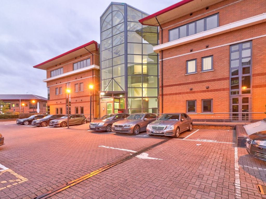 1 bed flat for sale in Mondial Way, Harlington UB3, £250,000