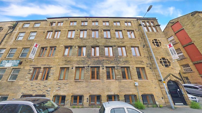 2 bed flat for sale in Thornton Road, Bradford BD1, £69,995