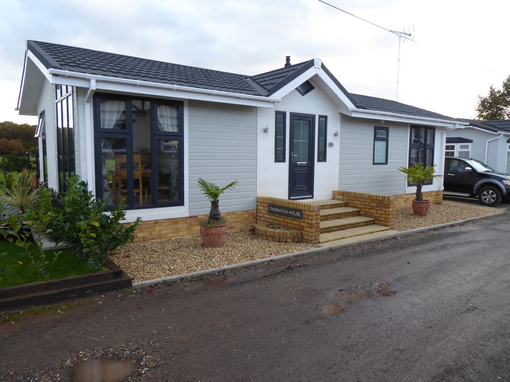2 bed mobile/park home for sale in Luckista Grove, Billingshurst Road, Ashington, West Sussex RH20, £225,000