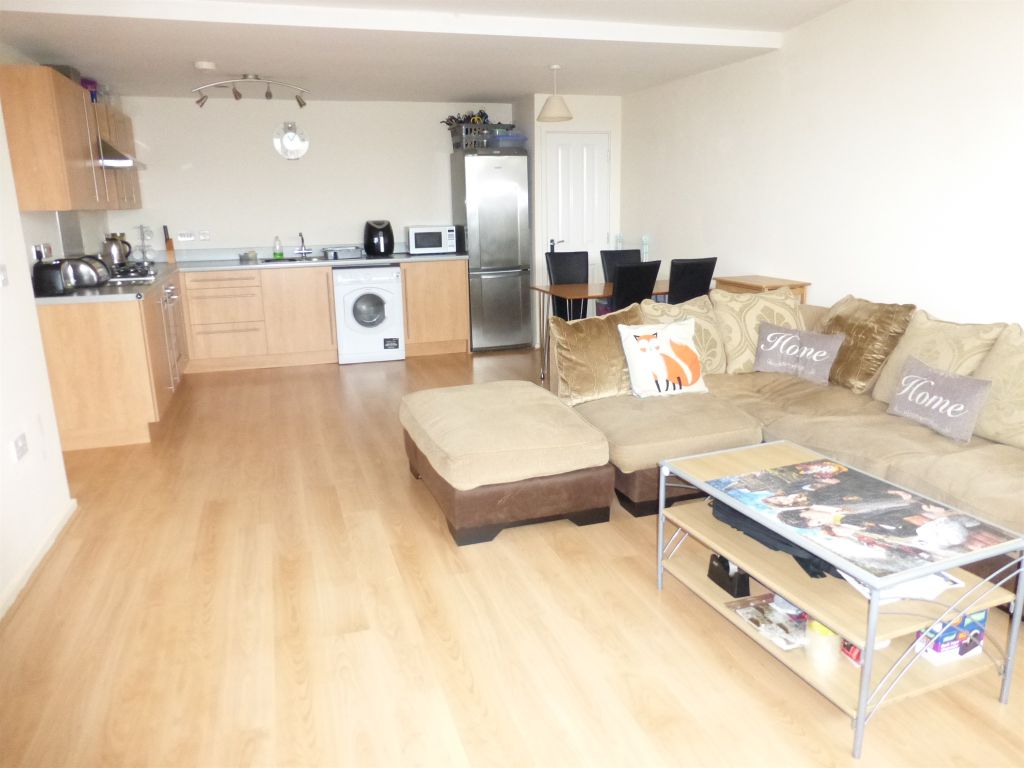 1 bed flat for sale in Lincoln Road, Werrington, Peterborough PE4, £100,000