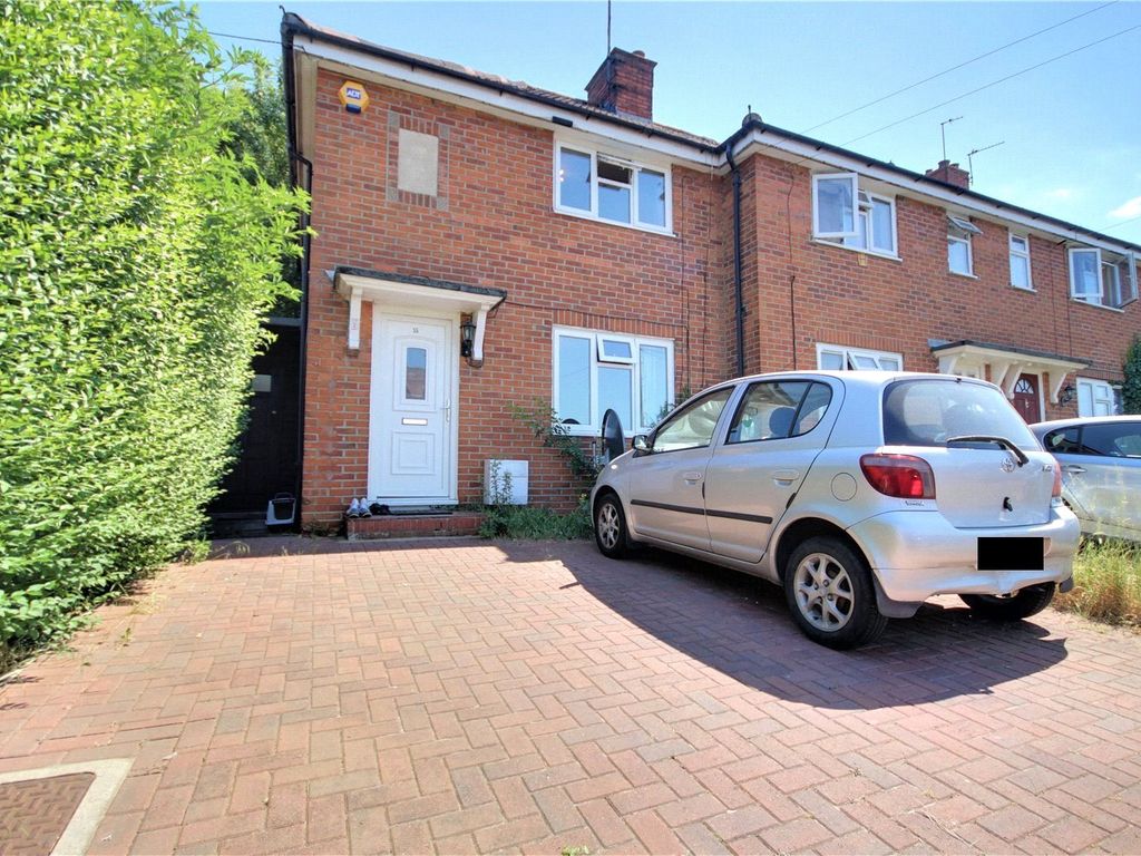2 bed end terrace house for sale in Brixham Road, Reading, Berkshire RG2, £300,000