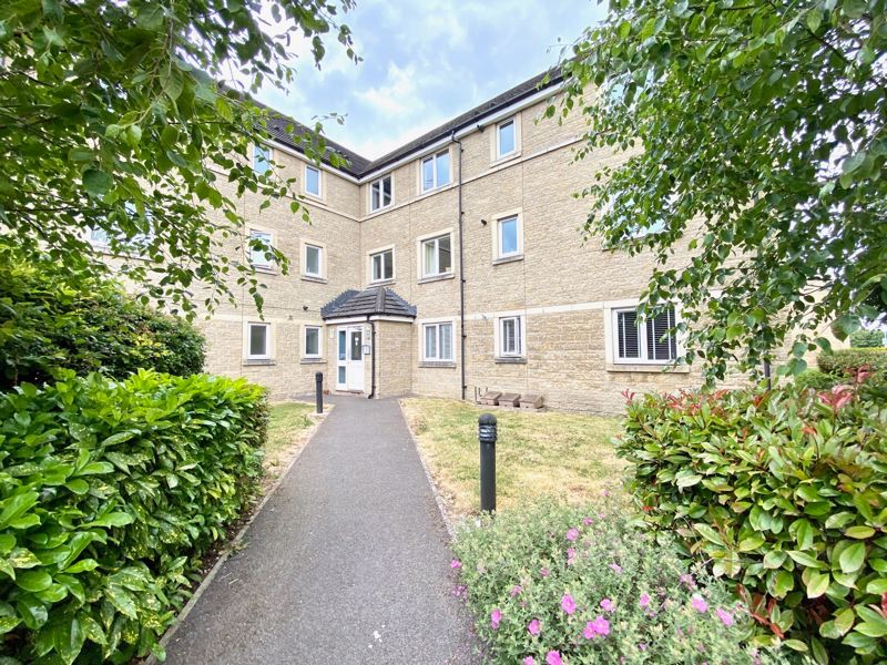 2 bed flat for sale in Harrier Close, Calne SN11, £145,000