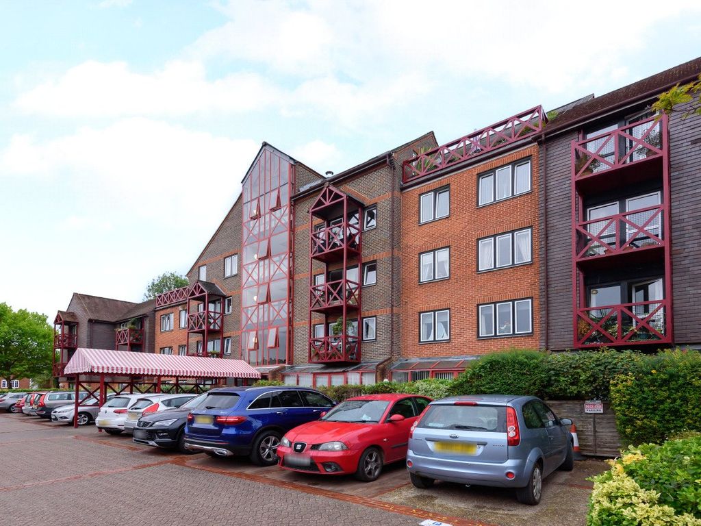 1 bed flat for sale in The Mount, Guildford, Surrey GU2, £129,950