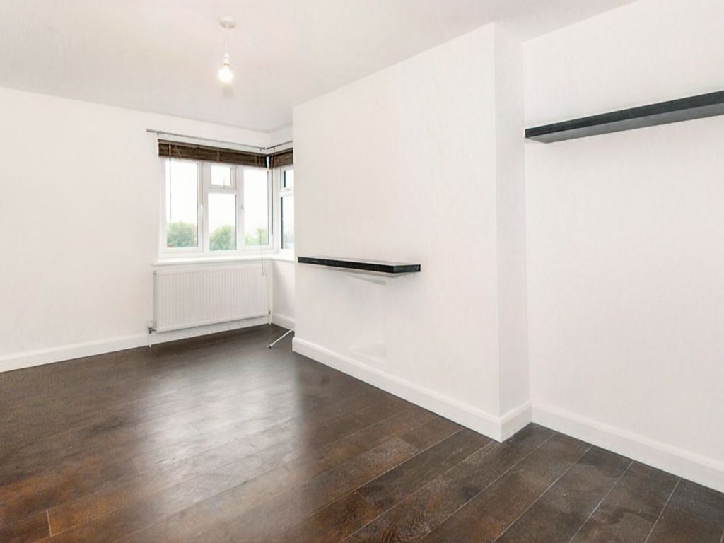 1 bed flat for sale in Fairfield Street, Wandsworth Town SW18, £310,000