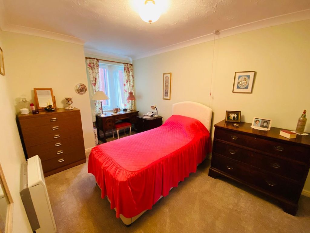 1 bed flat for sale in Chatsworth Court, Park Road, Ashbourne DE6, £94,950