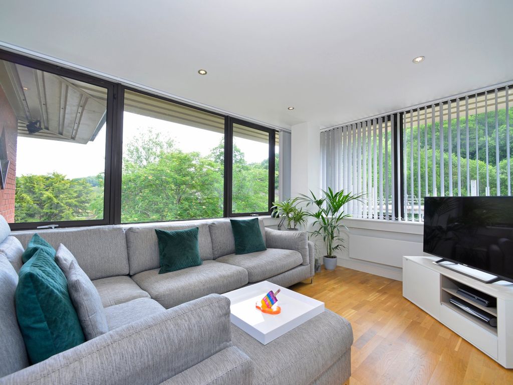 1 bed flat for sale in Weyside Park, Godalming, Surrey GU7, £215,000