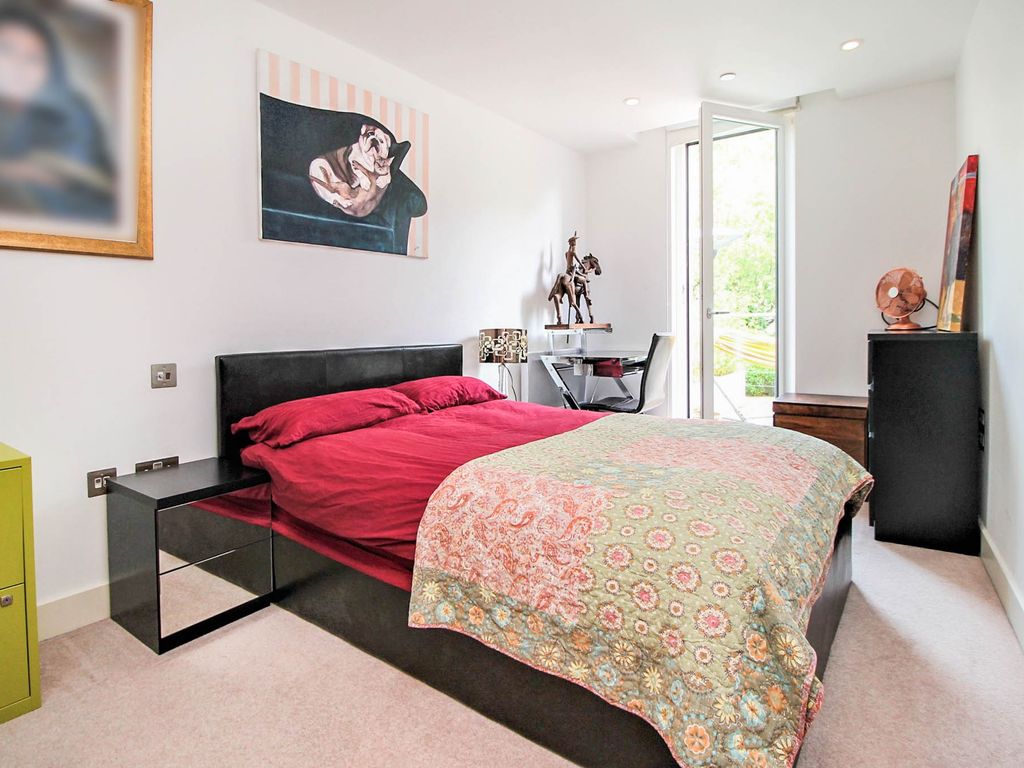 1 bed flat for sale in The Hayes, Cardiff CF10, £225,000