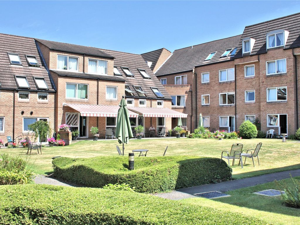 1 bed flat for sale in Mount Hermon Road, Woking, Surrey GU22, £85,000