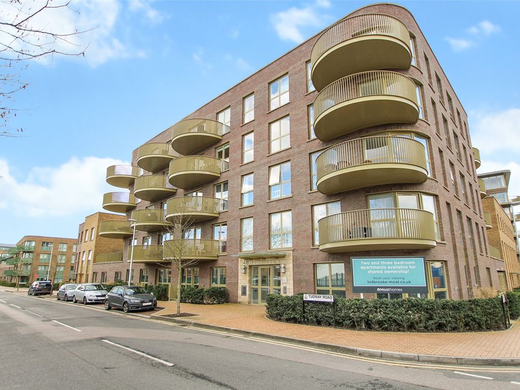 2 bed flat for sale in Tudway Road, London SE3, £88,000