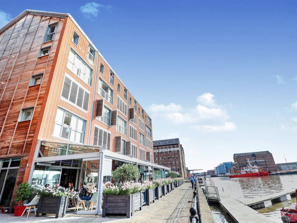 1 bed flat for sale in The Docks, Gloucester GL1, £170,000