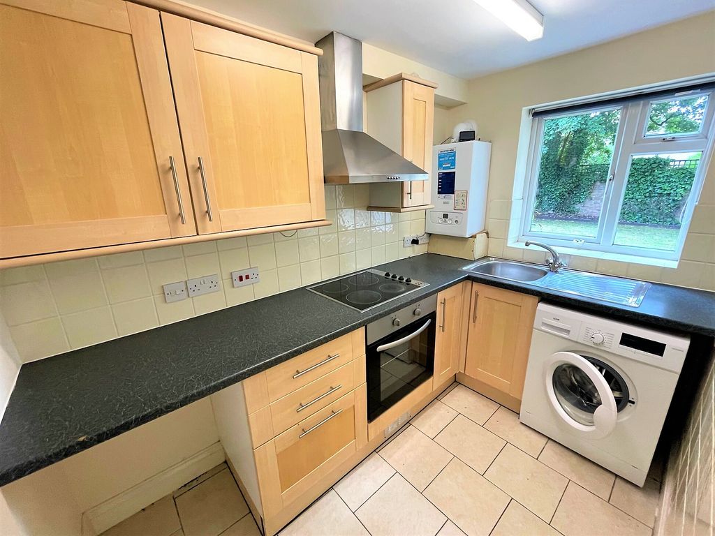 1 bed flat for sale in Alexandra Road, Romford RM1, £200,000