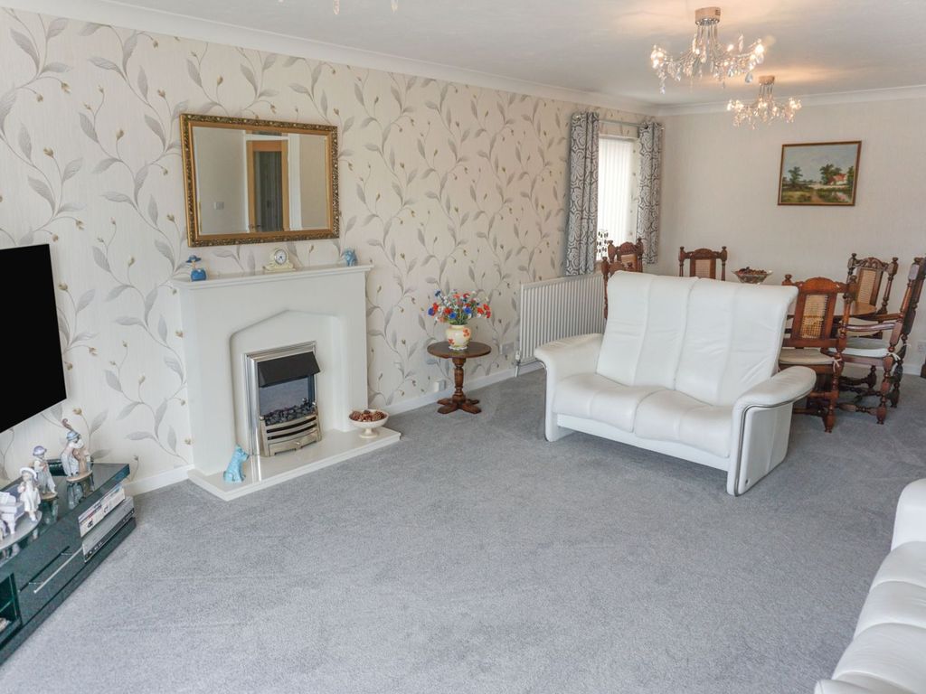 2 bed flat for sale in Llanrwst Road, Glan Conwy LL28, £199,000