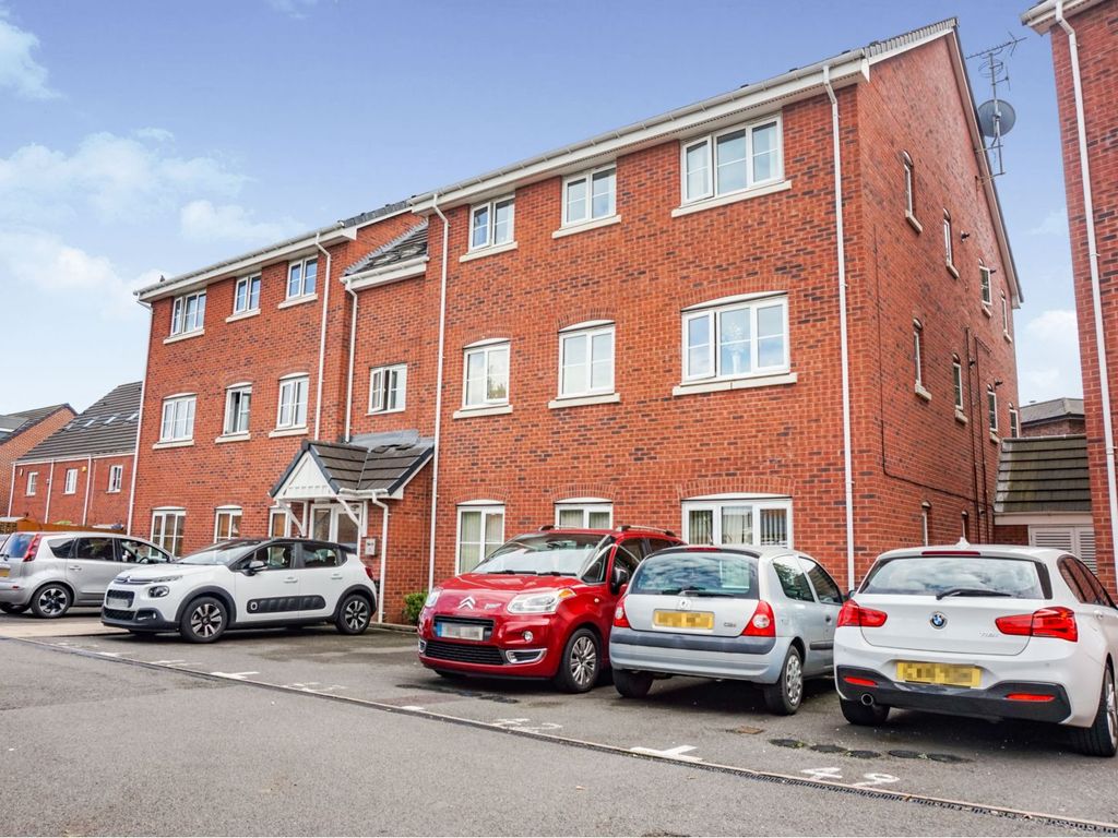 2 bed flat for sale in Russell Street, Willenhall WV13, £110,000