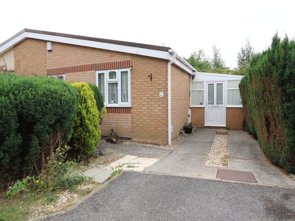 1 bed bungalow for sale in Fulwoods Drive, Leadenhall, Buckinghamshire MK6, £195,000