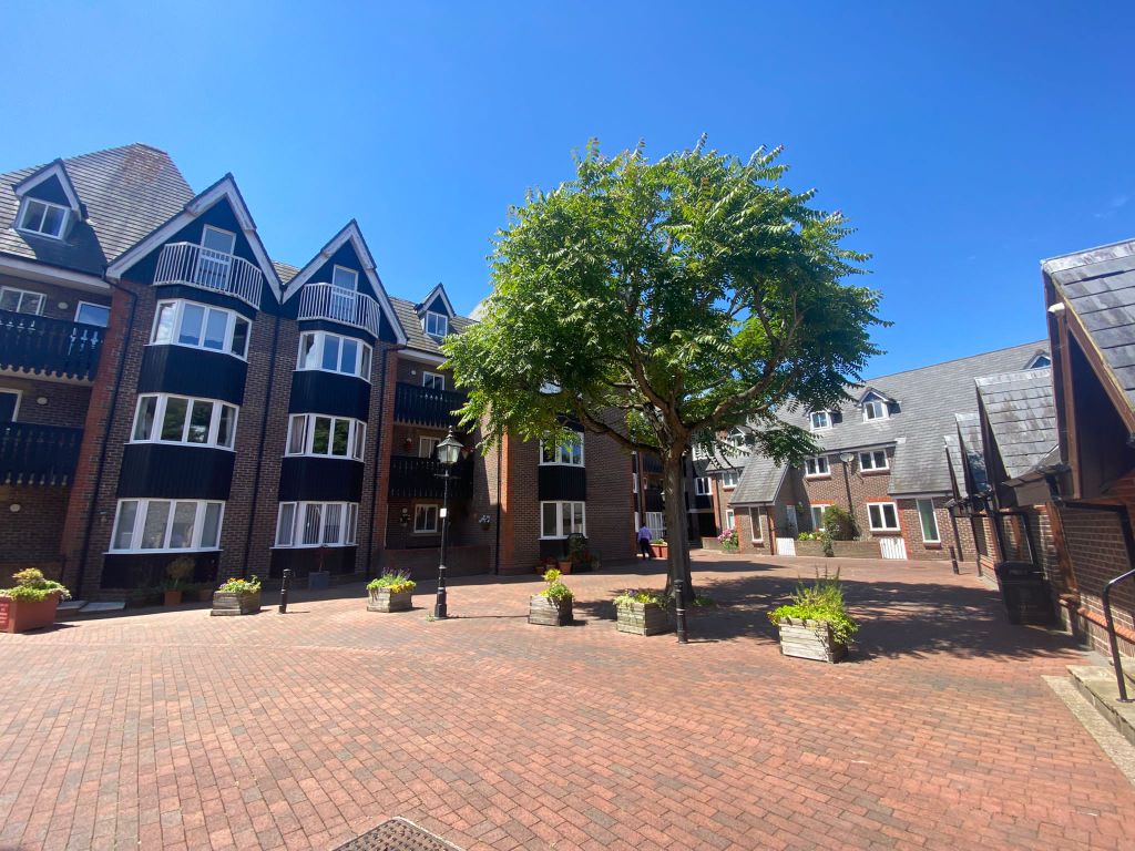2 bed property for sale in Cliffe High Street, Lewes BN7, £150,000