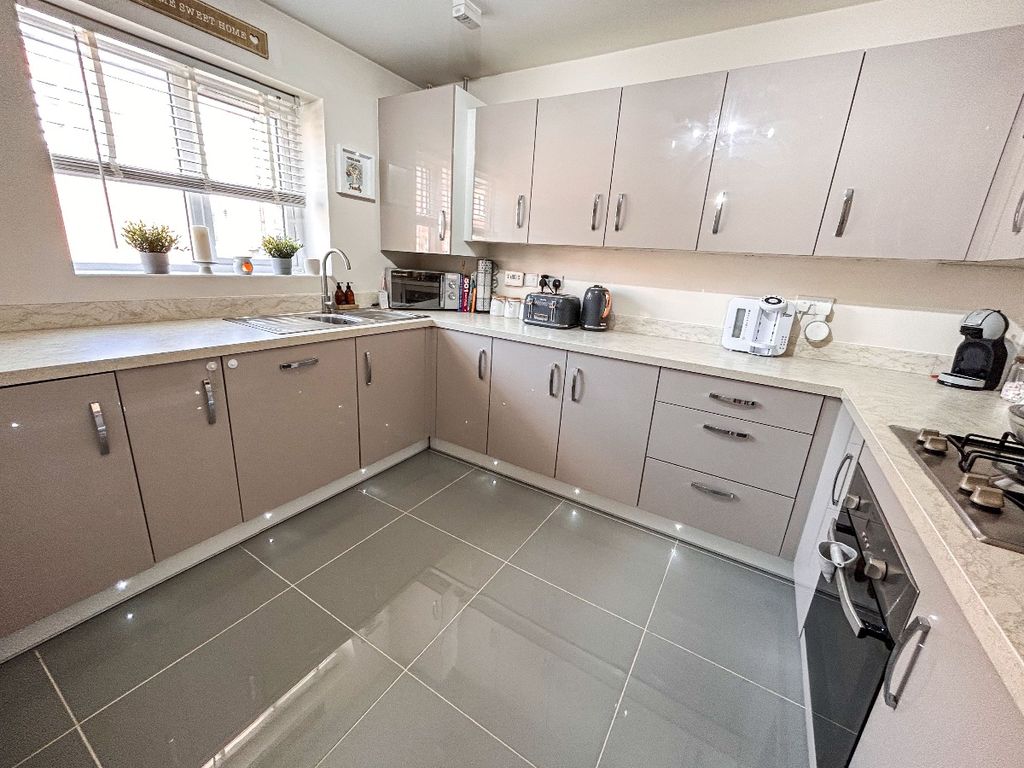 4 bed terraced house for sale in Bottle Kiln Rise, Brierley Hill DY5, £265,000