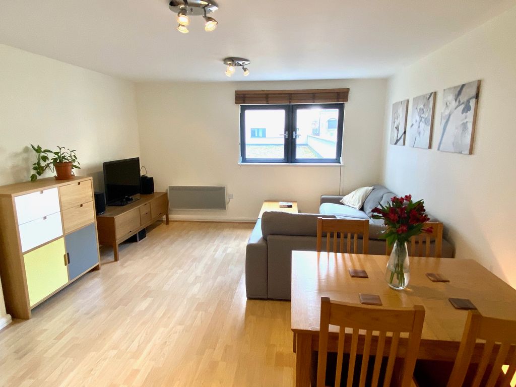 2 bed flat for sale in Churchill Way, City Centre, Cardiff CF10, £140,000