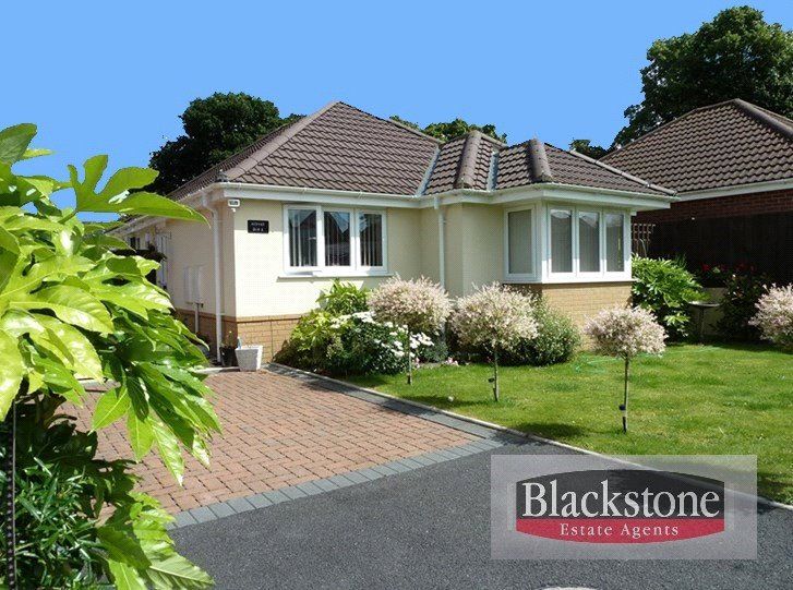 2 bed bungalow for sale in Kinson Road, Kinson, Bournemouth, Dorset BH10, £328,000