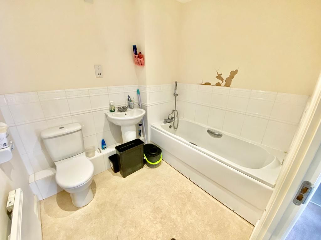 2 bed flat for sale in Olsen Rise, Lincoln LN2, £120,000