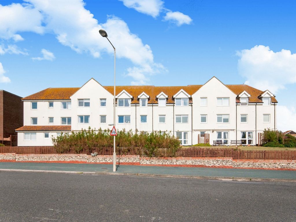 1 bed flat for sale in Marine Parade, Seaford BN25, £99,950