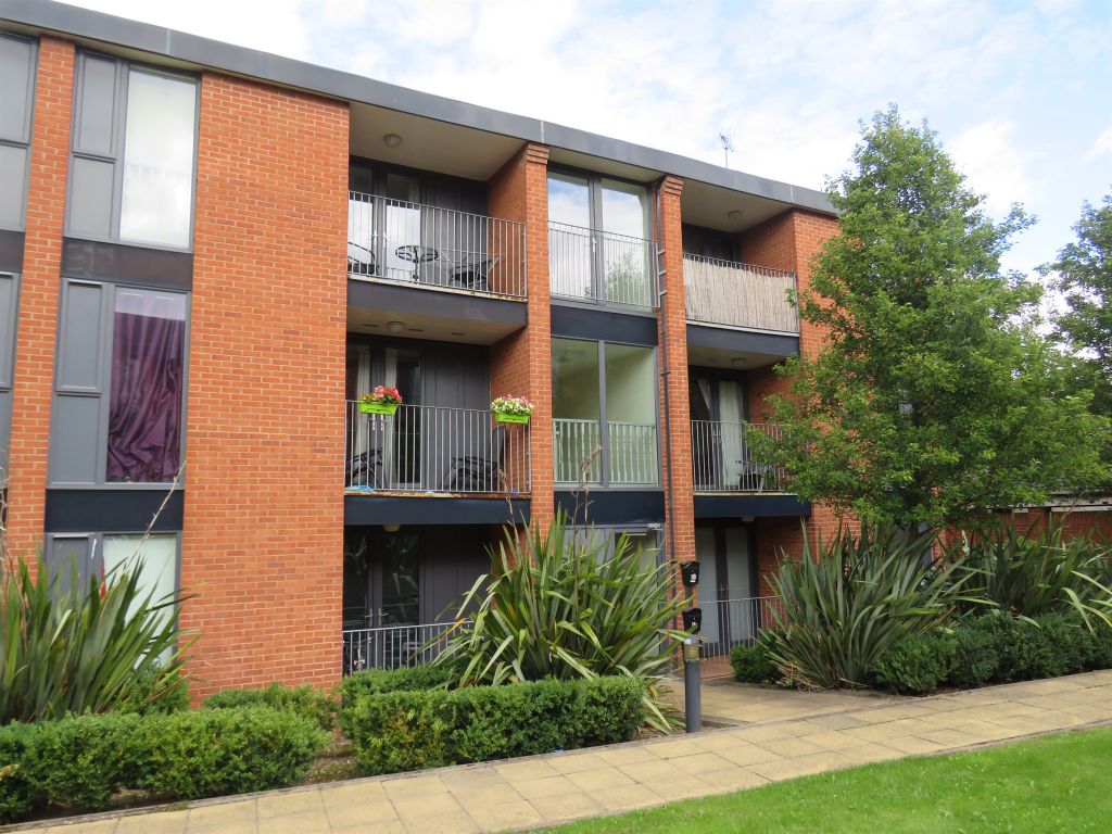 2 bed flat for sale in Liana Gardens, Off Bilston Road Ettingshall, Wolverhampton WV2, £85,000