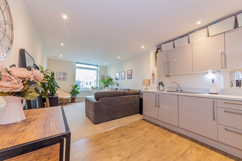 2 bed flat for sale in Bessemer Road, Welwyn Garden City AL7, £98,000