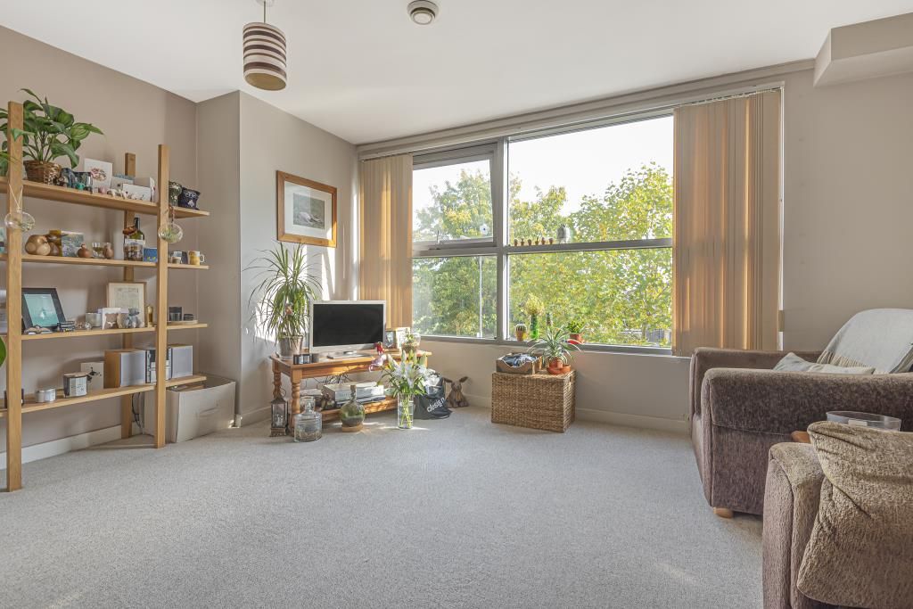 1 bed flat for sale in Swindon, Wiltshire SN1, £127,000