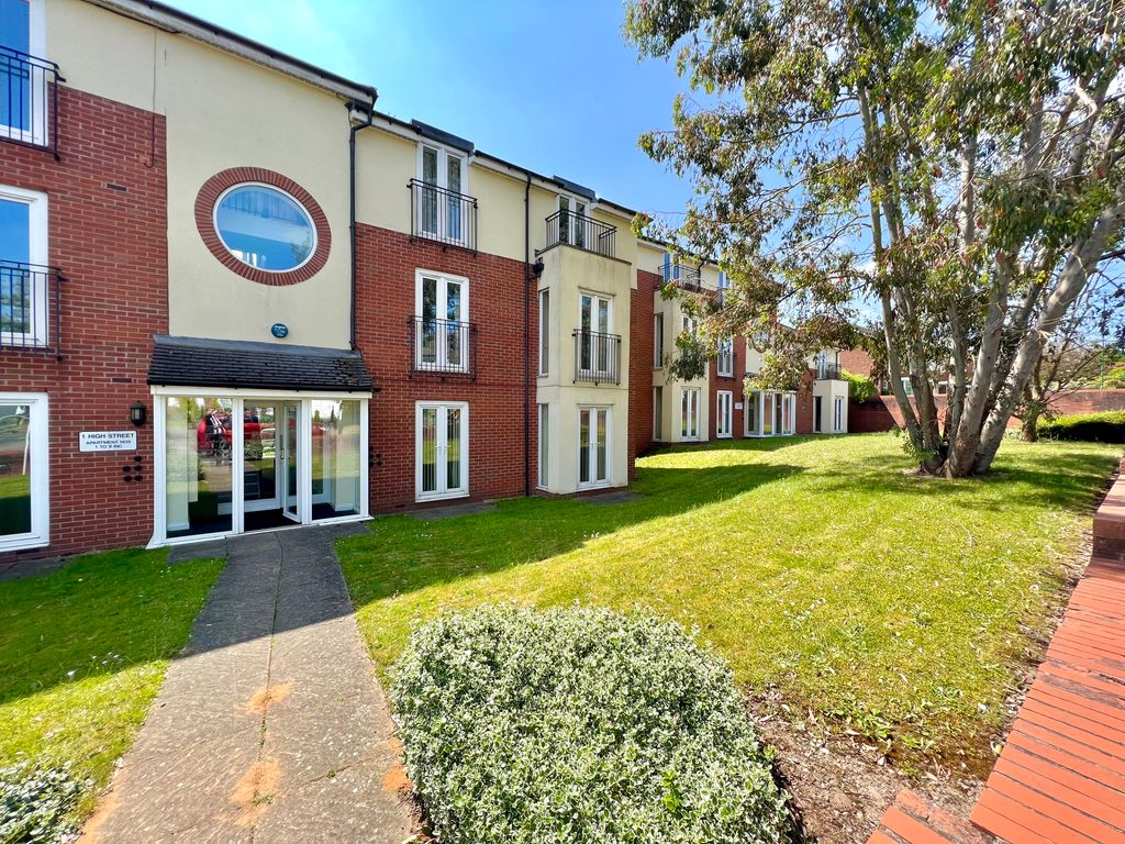 2 bed flat for sale in High Street, Shirley, Solihull B90, £170,000