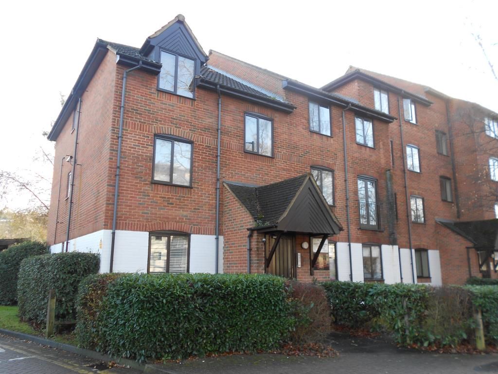 2 bed flat for sale in High Street, Purley, Surrey CR8, £270,000