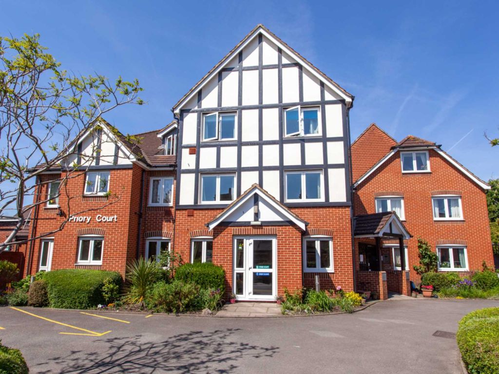 1 bed flat for sale in Priory Court, Caversham RG4, £90,000