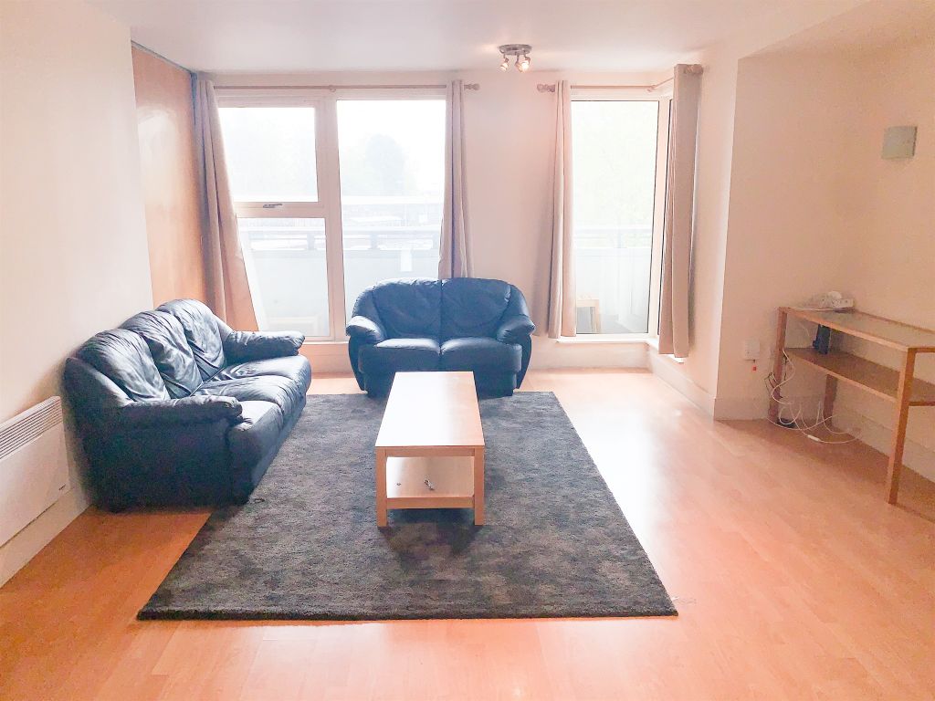 3 bed flat for sale in Queen Street, City Centre, Cardiff CF10, £250,000