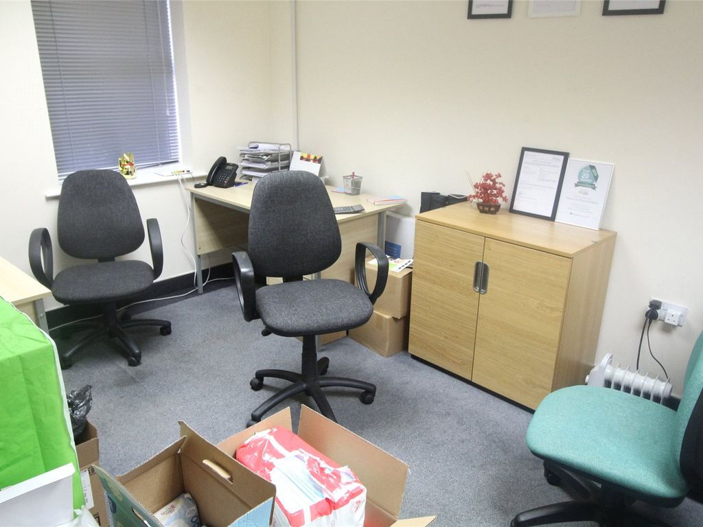 Office for sale in Galley House, Moon Lane, Barnet EN5, £330,000