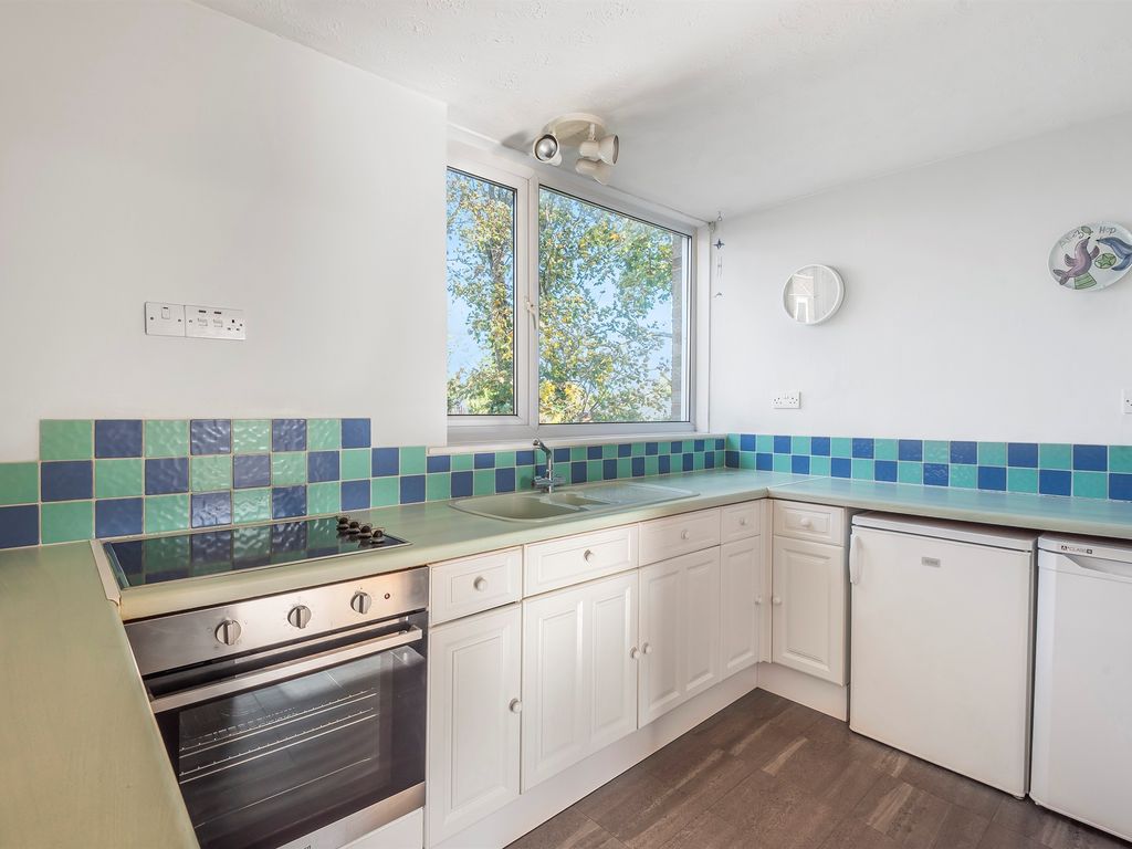 2 bed flat for sale in Boyn Valley Road, Maidenhead SL6, £255,000