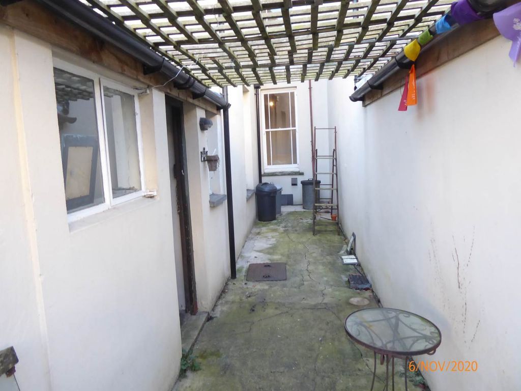 4 bed terraced house for sale in Morley Street, Carmarthen SA31, £139,950