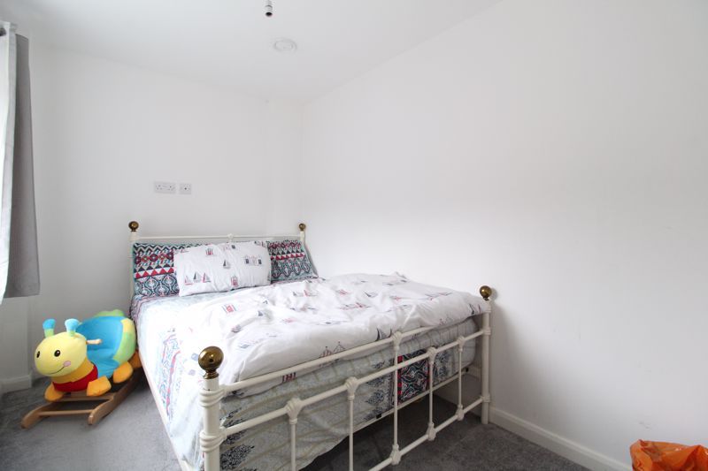 2 bed flat for sale in John Street, Luton LU1, £210,000