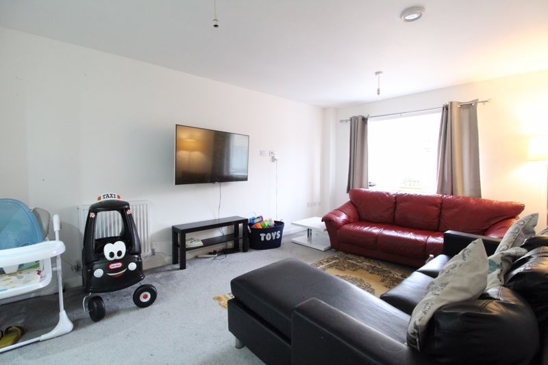 2 bed flat for sale in John Street, Luton LU1, £210,000