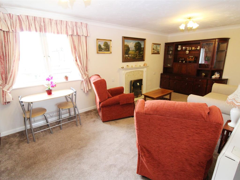 1 bed flat for sale in Priory Avenue, Caversham, Reading RG4, £90,000