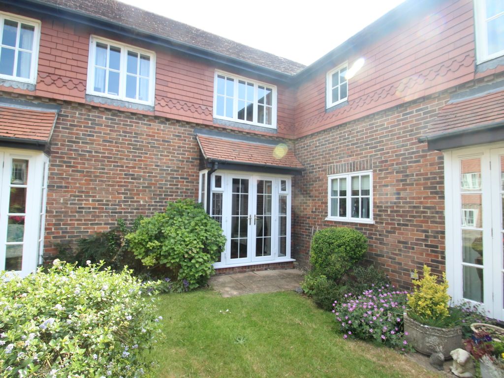 2 bed terraced house for sale in Crown Mews, Hungerford RG17, £230,000