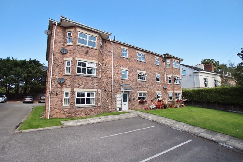 2 bed flat for sale in Riverside Court, Thorburn Road, New Ferry CH62, £100,000